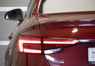 Подержанный автомобиль Audi A4 Sedan 2017 года (35 фото)