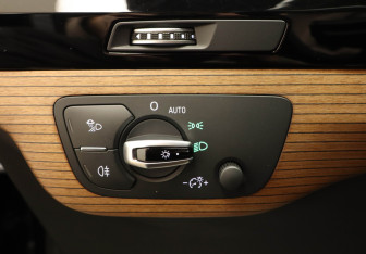 Подержанный автомобиль Audi Q7 2017 года (23 фото)