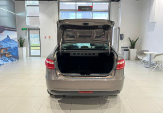 Подержанный автомобиль LADA (ВАЗ) Vesta Sedan 2018 года (6 фото)