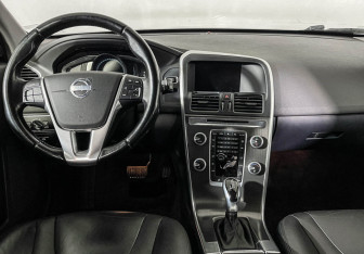 Подержанный автомобиль Volvo XC60 2014 года (12 фото)