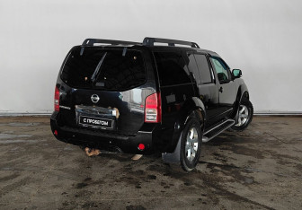 Подержанный автомобиль Nissan Pathfinder 2011 года (6 фото)