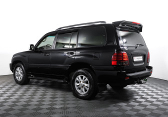 Подержанный автомобиль Toyota Land Cruiser Suv 2002 года (7 фото)