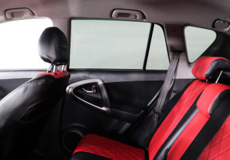 Подержанный автомобиль Toyota RAV4 2008 года (10 фото)
