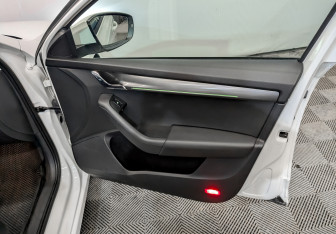 Подержанный автомобиль Skoda Octavia Liftback 2018 года (23 фото)