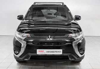 Подержанный автомобиль Mitsubishi Outlander 2021 года (2 фото)