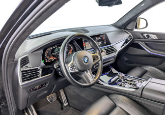 Подержанный автомобиль BMW X7 2020 года (16 фото)