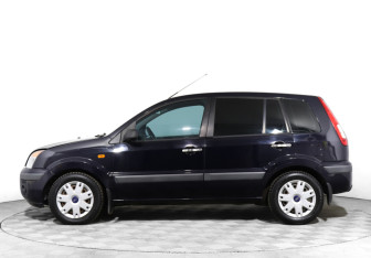 Подержанный автомобиль Ford Fusion 2006 года (8 фото)