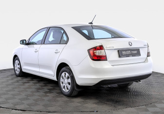 Подержанный автомобиль Skoda Rapid Liftback 2019 года (7 фото)