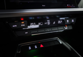 Подержанный автомобиль Audi A3 Hatchback 2021 года (18 фото)