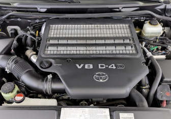Подержанный автомобиль Toyota Land Cruiser Suv 2016 года (9 фото)