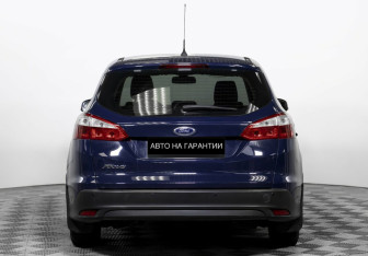 Подержанный автомобиль Ford Focus Wagon 2012 года (6 фото)