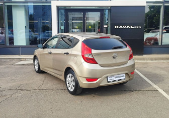 Подержанный автомобиль Hyundai Solaris Hatchback 2014 года (7 фото)