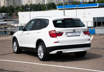 Подержанный автомобиль BMW X3 2010 года (7 фото)