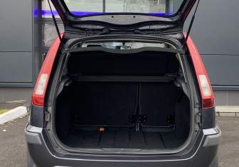 Подержанный автомобиль Ford Fusion 2008 года (10 фото)