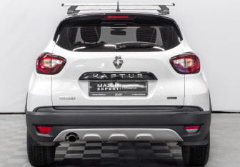 Подержанный автомобиль Renault Kaptur 2018 года (6 фото)