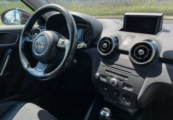 Подержанный автомобиль Audi A1 2012 года (9 фото)