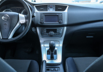 Подержанный автомобиль Nissan Tiida Hatchback 2015 года (15 фото)