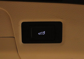 Подержанный автомобиль Voyah Dream 2023 года (26 фото)