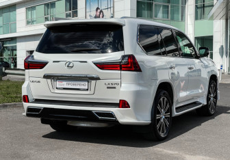 Подержанный автомобиль Lexus LX 2020 года (5 фото)