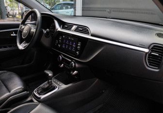 Подержанный автомобиль Kia Rio Hatchback 2021 года (7 фото)