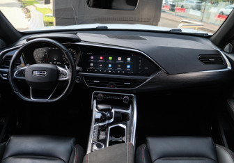 Подержанный автомобиль Geely Tugella 2022 года (10 фото)