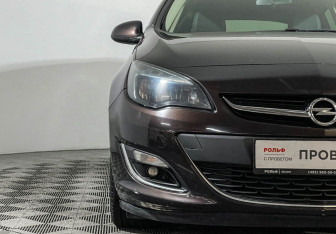 Подержанный автомобиль Opel Astra Hatchback 2013 года (14 фото)
