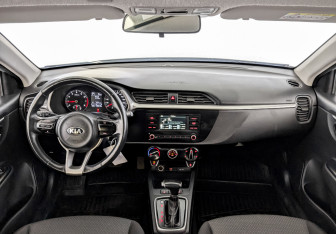 Подержанный автомобиль Kia Rio Hatchback 2021 года (13 фото)