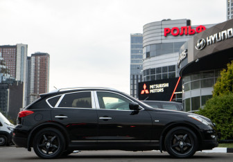 Подержанный автомобиль Infiniti EX 2008 года (3 фото)