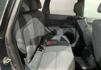 Подержанный автомобиль Mitsubishi Colt Hatchback 2006 года (10 фото)