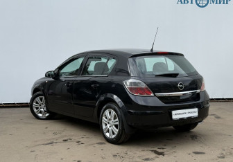 Подержанный автомобиль Opel Astra Hatchback 2008 года (7 фото)