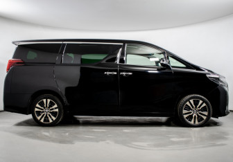 Подержанный автомобиль Toyota Alphard 2021 года (4 фото)