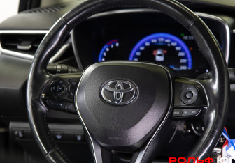 Подержанный автомобиль Toyota Corolla Sedan 2019 года (12 фото)