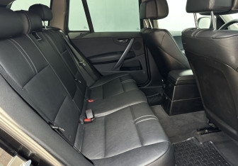 Подержанный автомобиль BMW X3 2010 года (14 фото)
