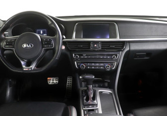 Подержанный автомобиль Kia Optima Sedan 2017 года (8 фото)