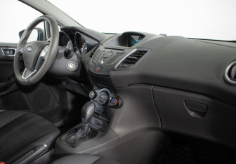Подержанный автомобиль Ford Fiesta Sedan 2015 года (9 фото)