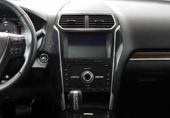 Подержанный автомобиль Ford Explorer 2018 года (9 фото)