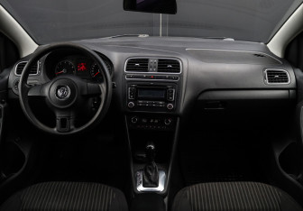 Подержанный автомобиль Volkswagen Polo Sedan 2012 года (12 фото)
