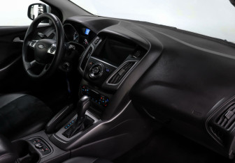 Подержанный автомобиль Ford Focus Hatchback 2013 года (5 фото)