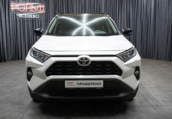 Подержанный автомобиль Toyota RAV4 2021 года (2 фото)