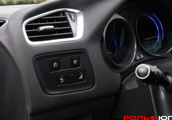 Подержанный автомобиль Citroen C4 Hatchback 2011 года (15 фото)