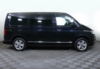 Подержанный автомобиль Volkswagen Multivan 2022 года (3 фото)