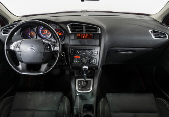 Подержанный автомобиль Citroen C4 Hatchback 2011 года (11 фото)