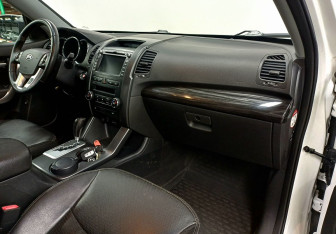 Подержанный автомобиль Kia Sorento 2011 года (26 фото)