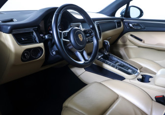 Подержанный автомобиль Porsche Macan 2018 года (15 фото)