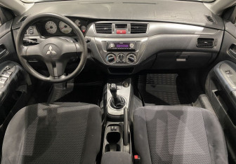 Подержанный автомобиль Mitsubishi Lancer Sedan 2007 года (10 фото)