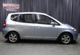 Подержанный автомобиль Honda Jazz 2008 года (4 фото)