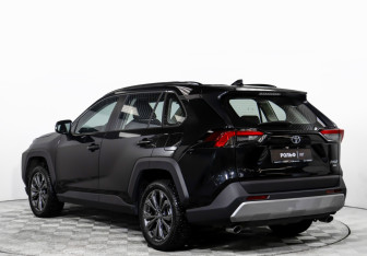 Подержанный автомобиль Toyota RAV4 2025 года (5 фото)