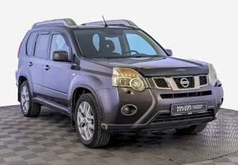 Подержанный автомобиль Nissan X-Trail 2013 года (3 фото)