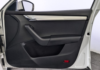 Подержанный автомобиль Skoda Octavia Liftback 2018 года (25 фото)