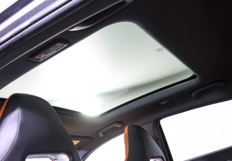 Подержанный автомобиль Changan UNI-V 2023 года (18 фото)